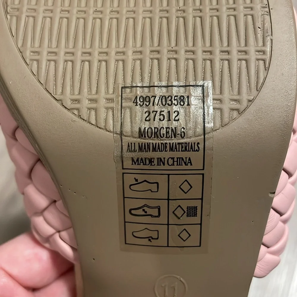 Pierre Dumas Women’s Morgen Sandal Heels Size 11 Pink Thick Heel Quilted Strap